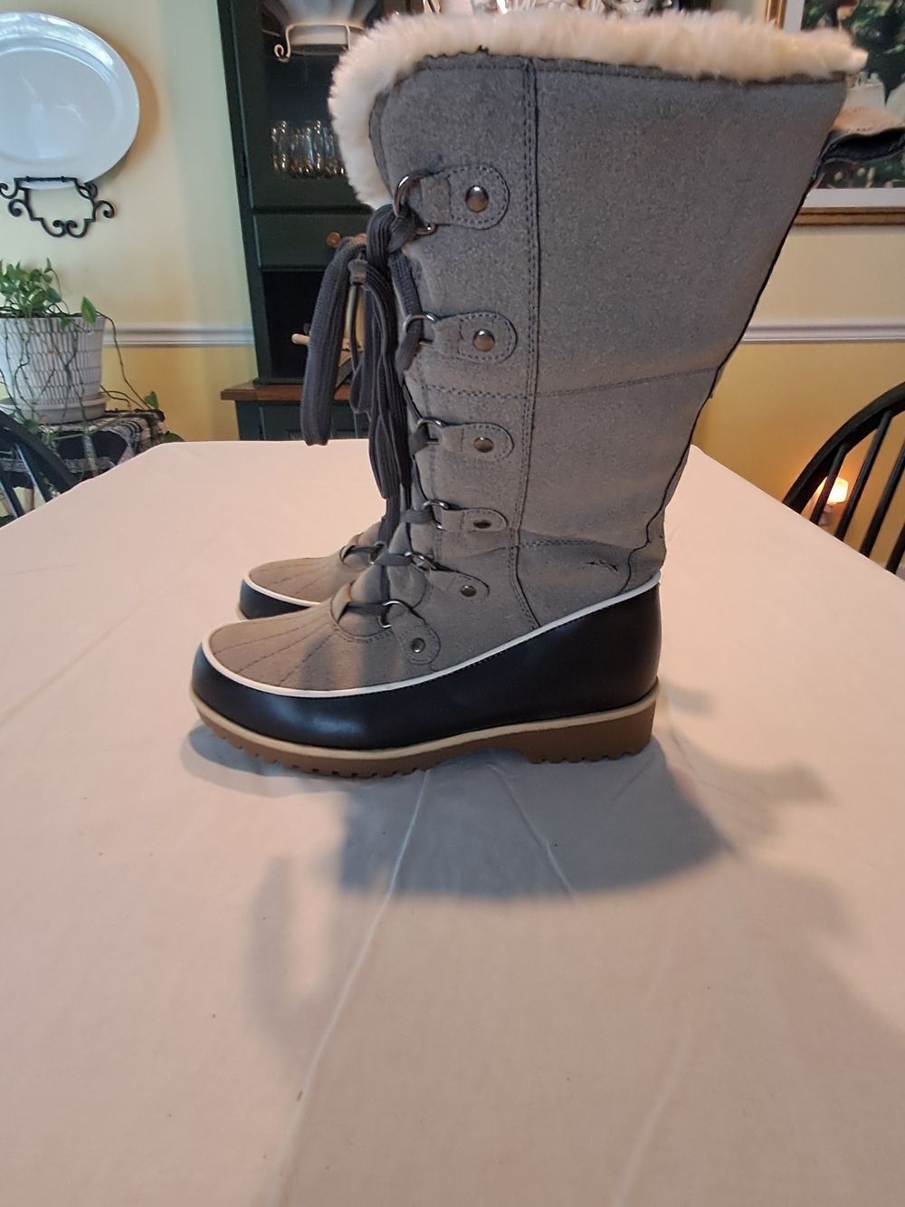 Apres Women's Gray Lace-Up Winter‎ Boots with Faux Fur Trim Size 9